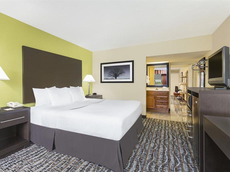 Days Inn By Wyndham Asheville/Mall Buitenkant foto