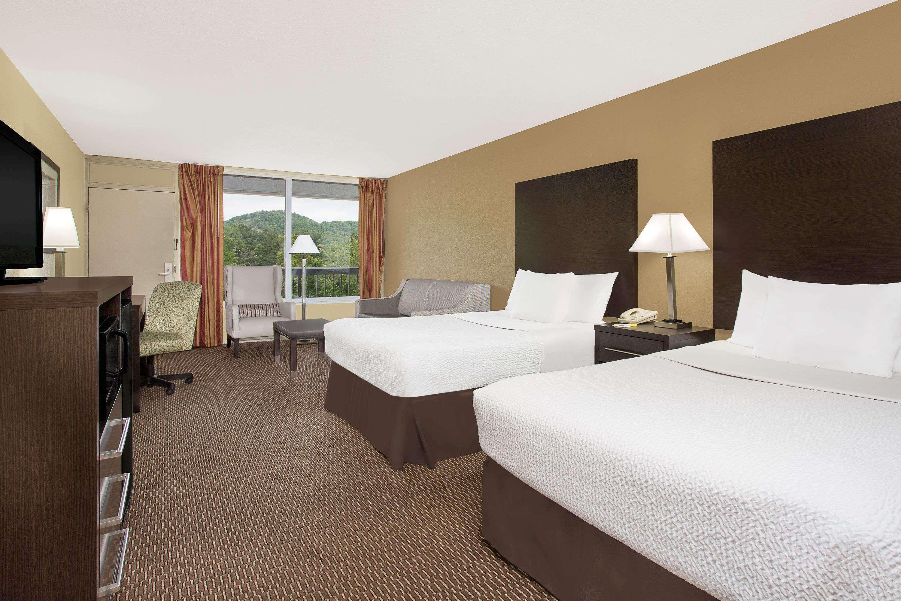 Days Inn By Wyndham Asheville/Mall Buitenkant foto