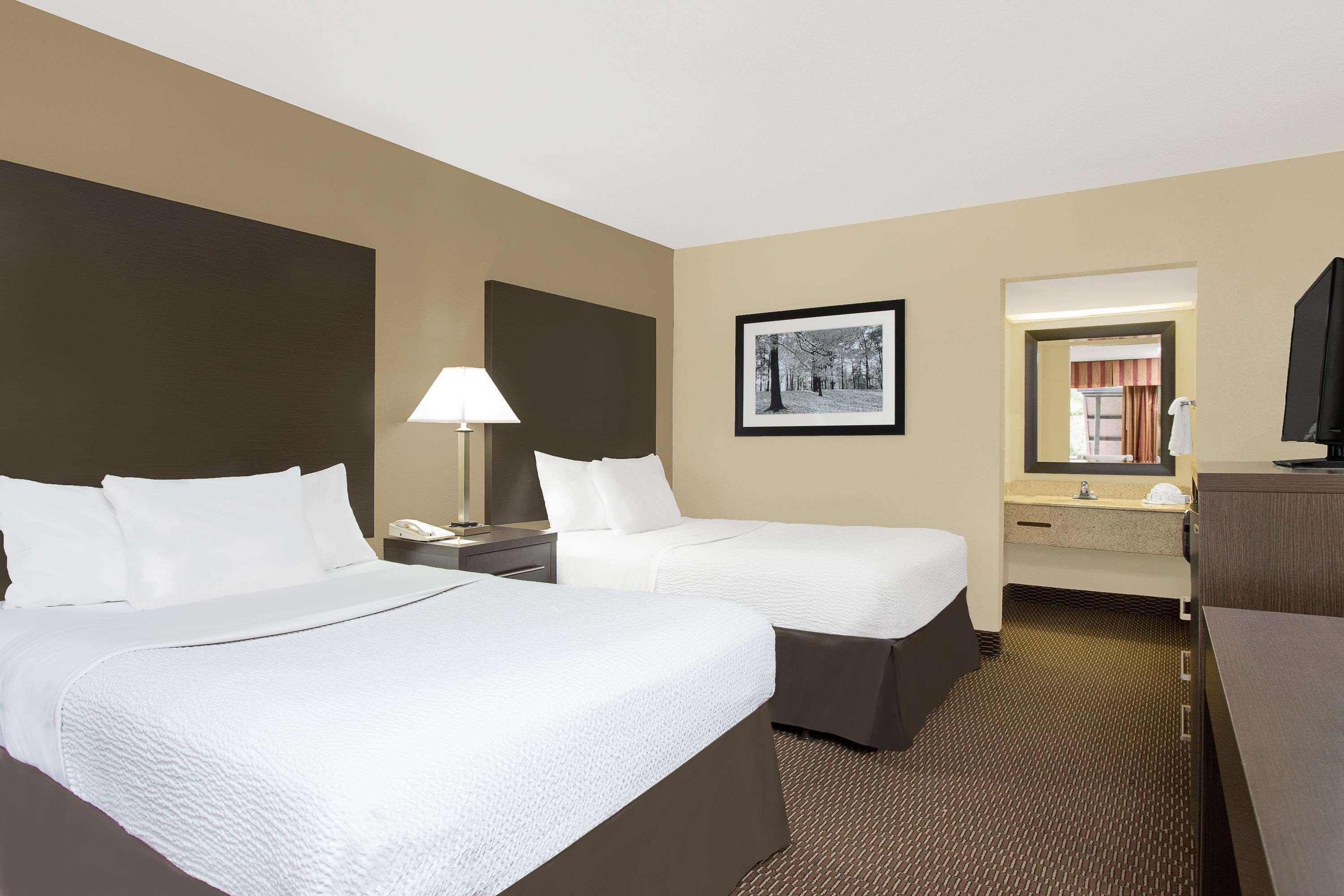 Days Inn By Wyndham Asheville/Mall Buitenkant foto