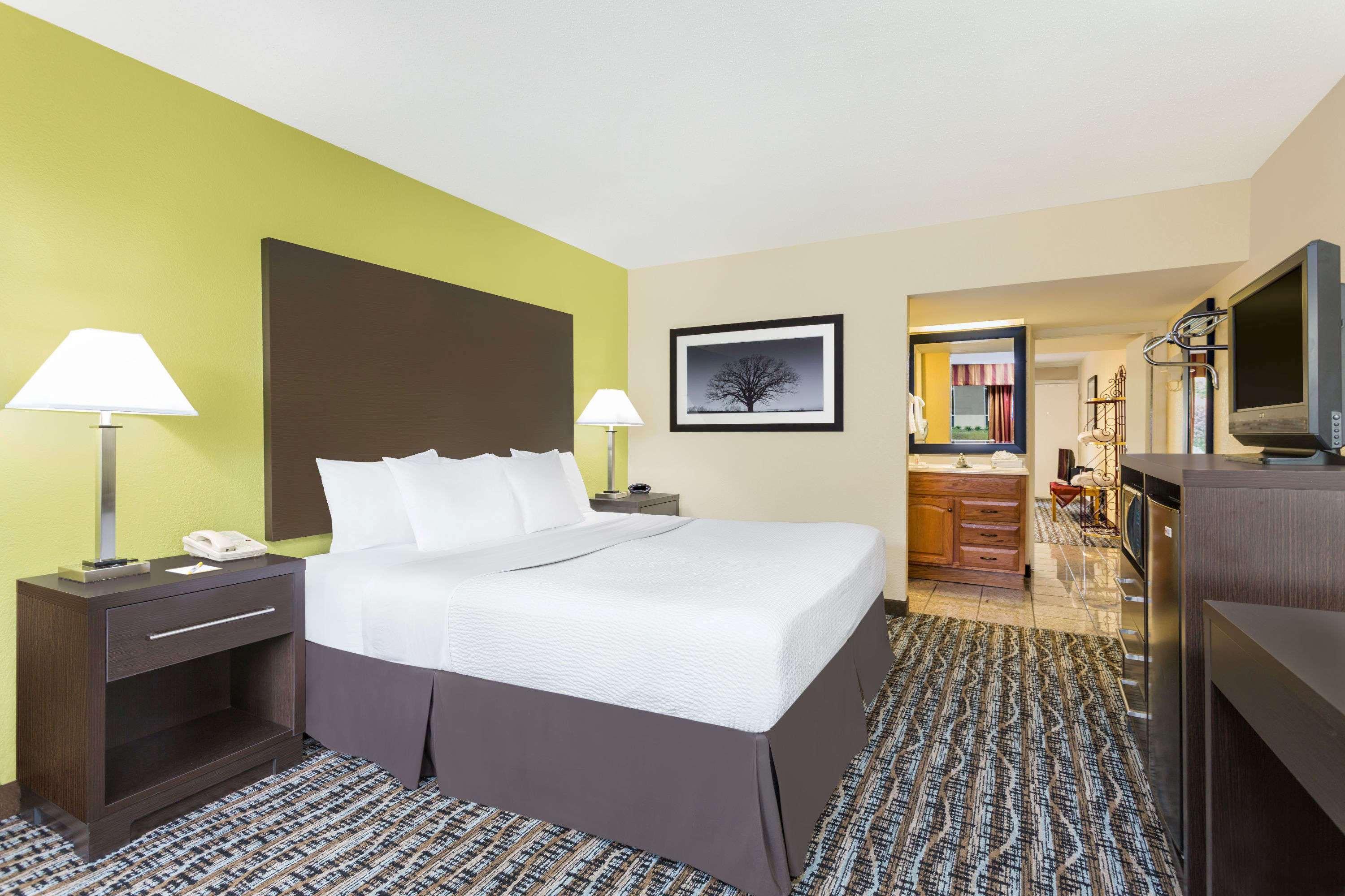 Days Inn By Wyndham Asheville/Mall Buitenkant foto