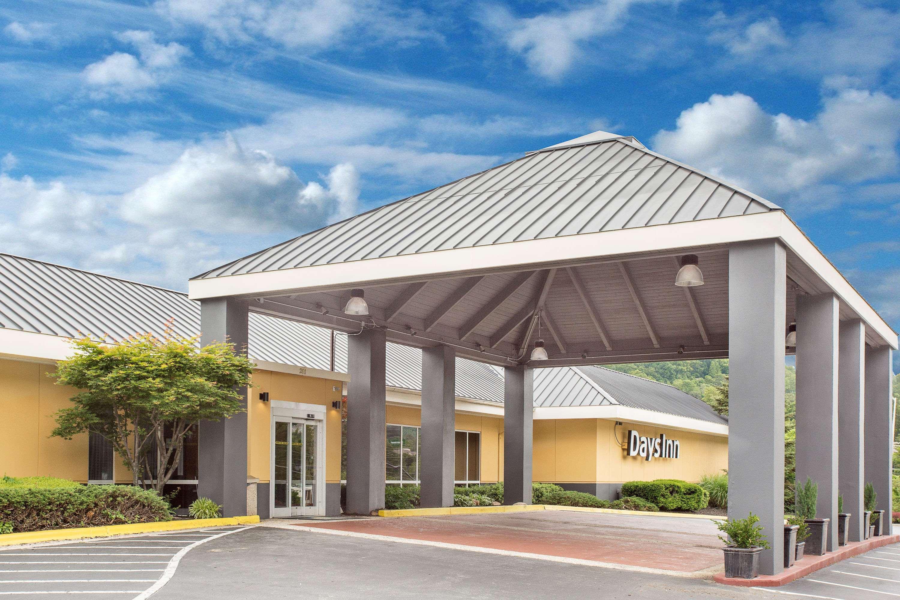 Days Inn By Wyndham Asheville/Mall Buitenkant foto