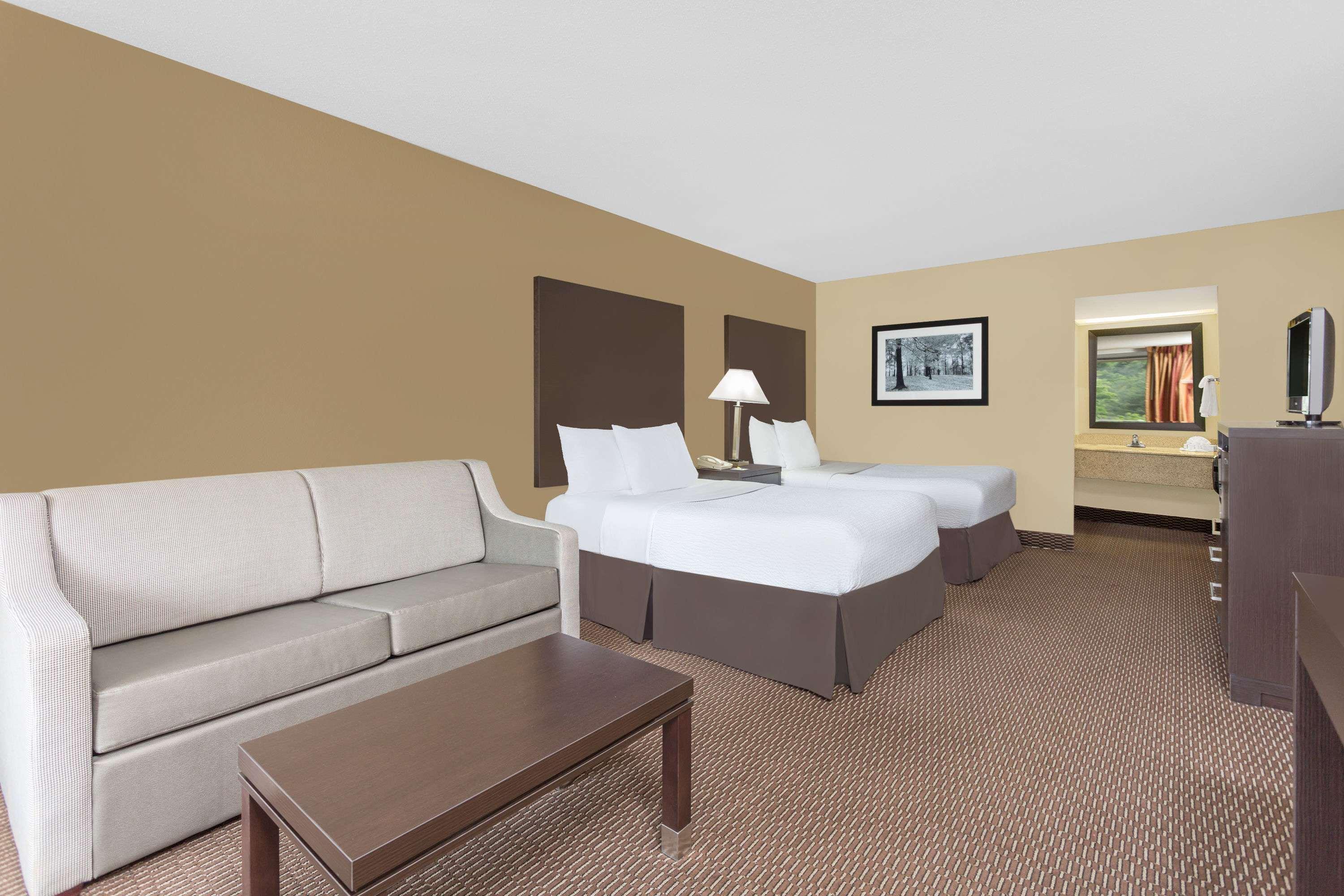 Days Inn By Wyndham Asheville/Mall Buitenkant foto