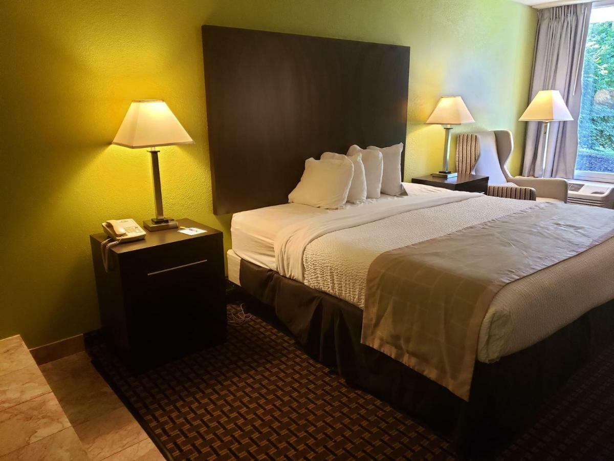Days Inn By Wyndham Asheville/Mall Buitenkant foto