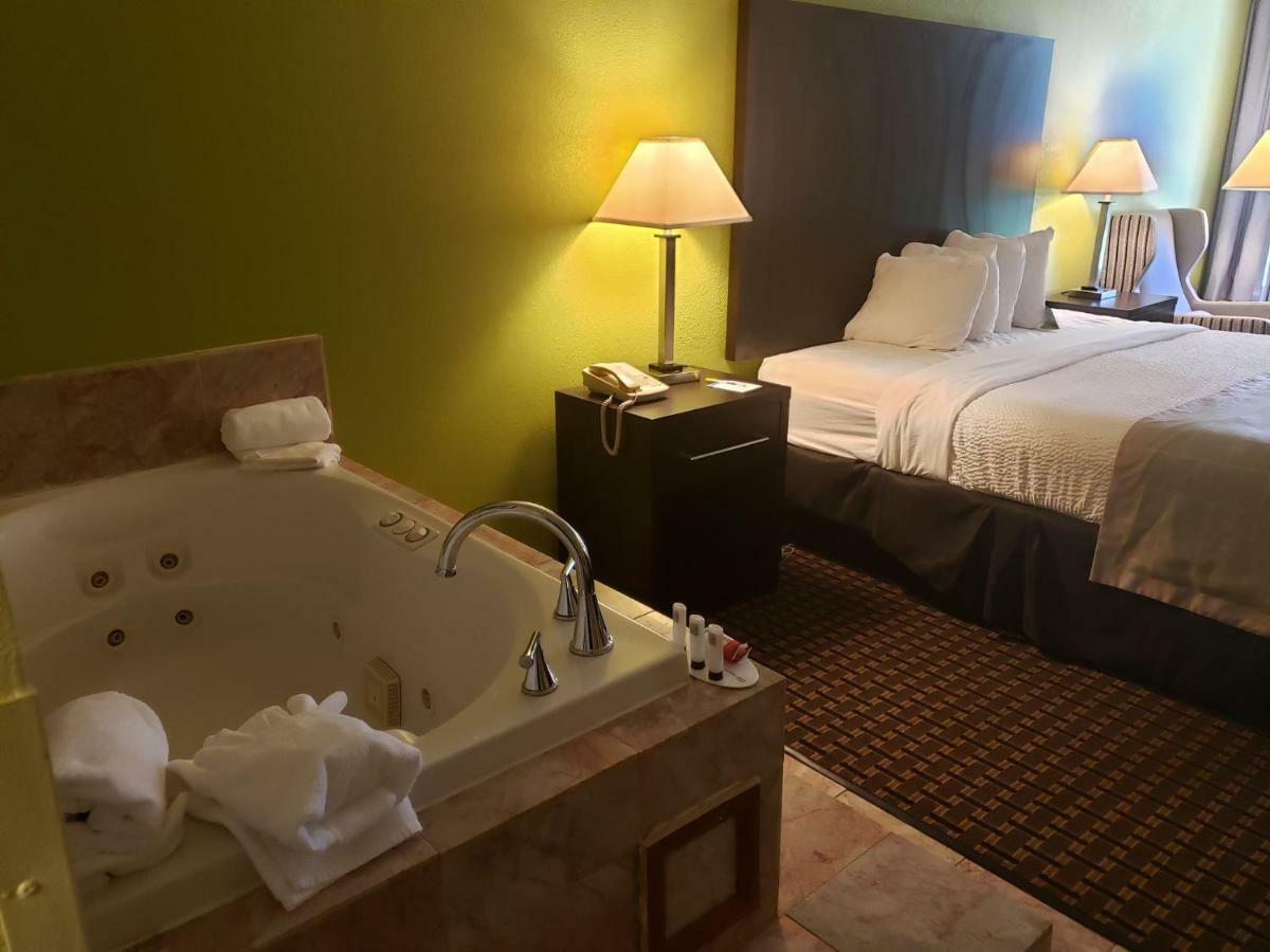 Days Inn By Wyndham Asheville/Mall Buitenkant foto